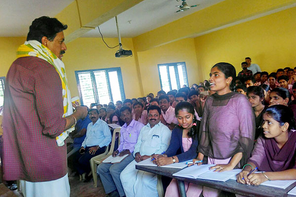 ಶಿಕ್ಷಕರ ದಿನಾಚರಣೆ: ಶಿಕ್ಷಕನಾಗಿ ವಿದ್ಯಾರ್ಥಿಗಳಿಗೆ ಪಾಠ ಮಾಡಿದ ಶಾಸಕ ದತ್ತ